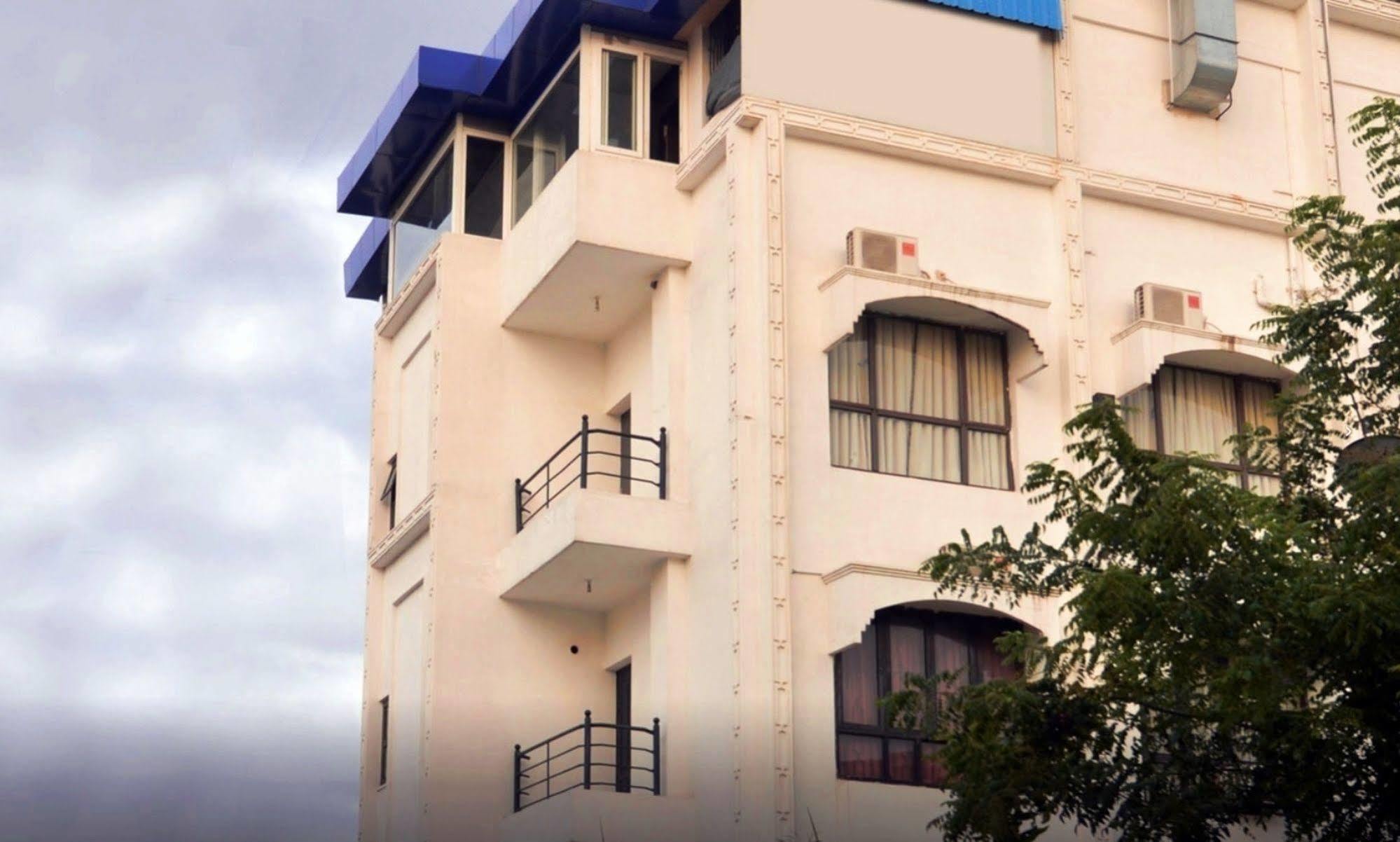 Hotel Genx Banjara Hill 1589 Hyderabad Exterior foto