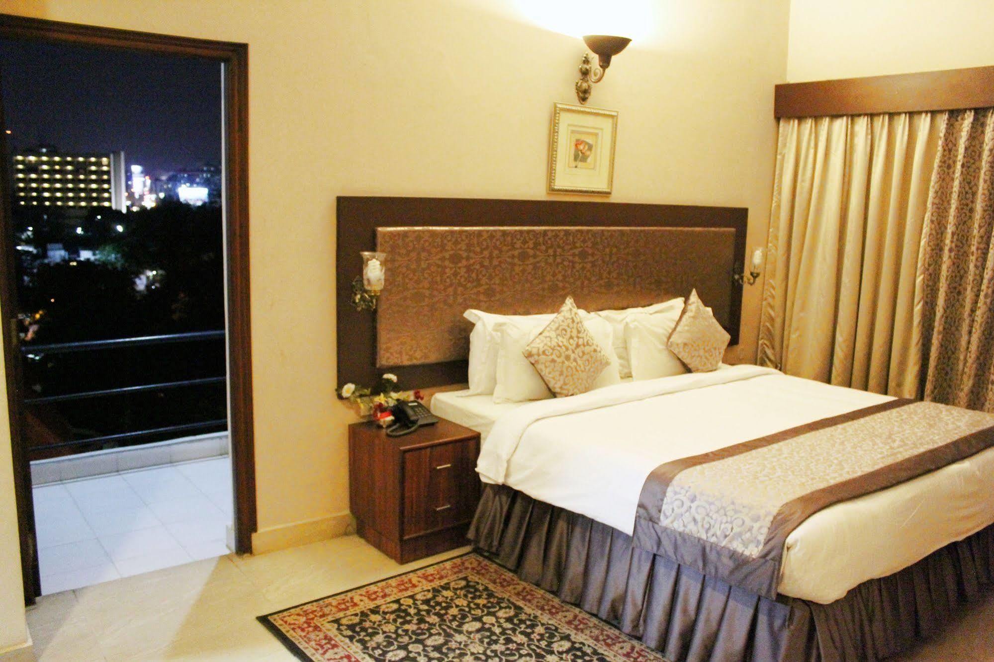 Hotel Genx Banjara Hill 1589 Hyderabad Exterior foto