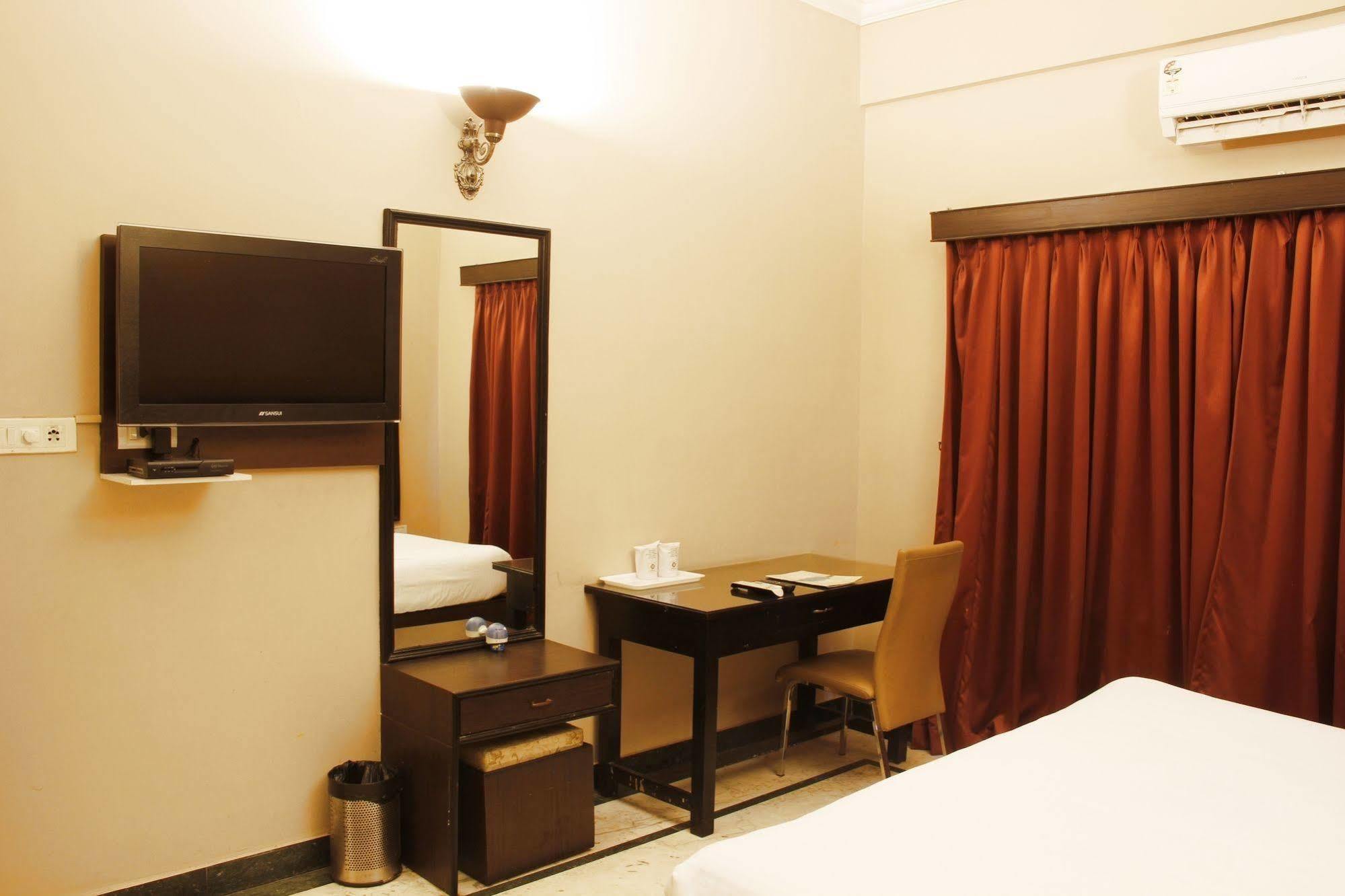 Hotel Genx Banjara Hill 1589 Hyderabad Exterior foto