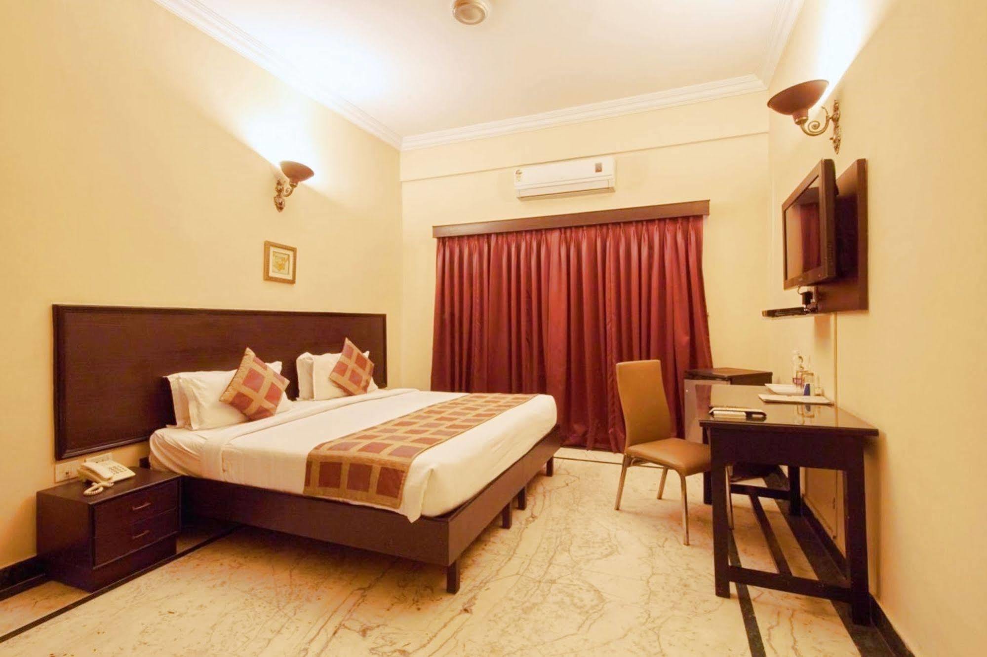 Hotel Genx Banjara Hill 1589 Hyderabad Exterior foto